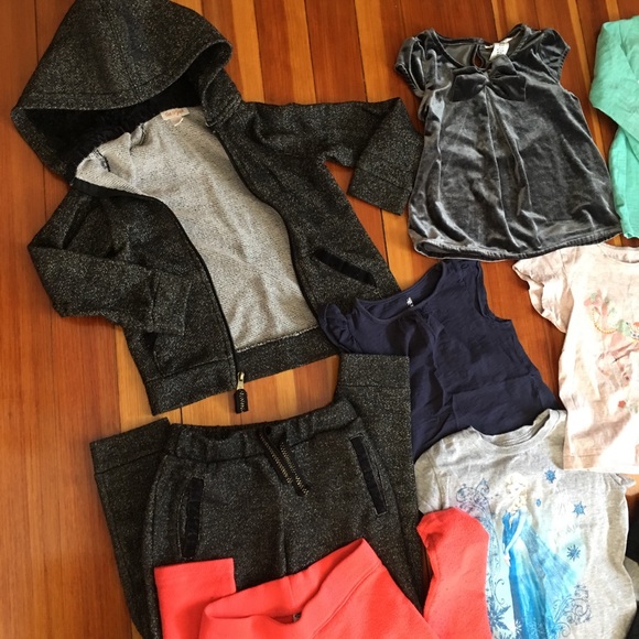 DONATING TOMORROW! Bundle of girl clothes - Picture 3 of 8